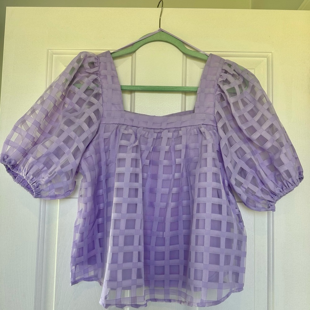 Fun and flirty top! Sheer puff sleeves with liner. Square neck.